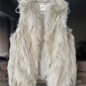 GAP Faux Fur Vest in Beige